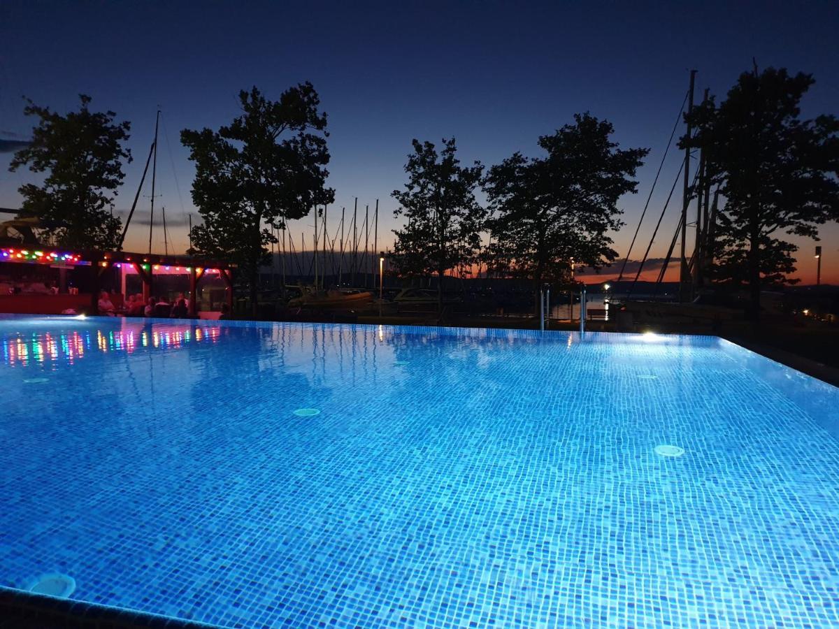 Butique Apartman Балатонлелле Экстерьер фото