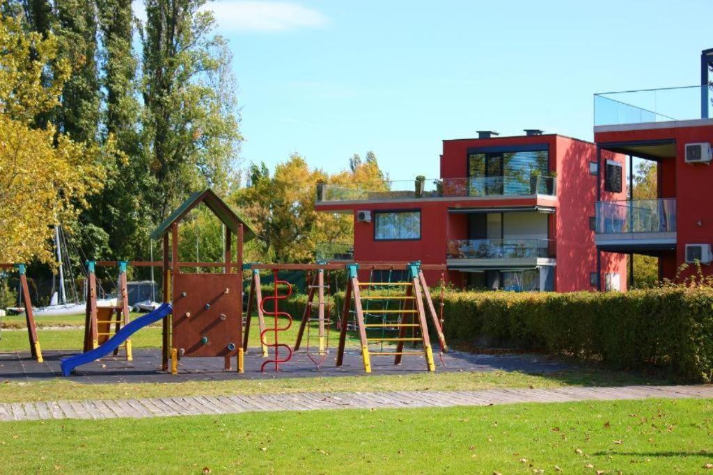 Butique Apartman Балатонлелле Экстерьер фото